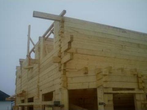 Casa de lemn imbinare coada de randunica din lemn barna