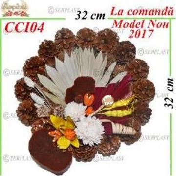 Coroane decorative din con natural impodobit diametru 32 cm