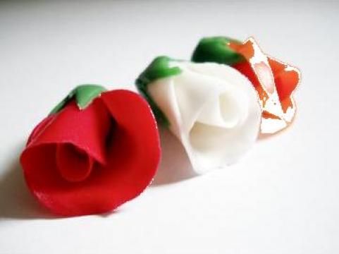 Decoratiuni pentru tort Bobocei de trandafiri